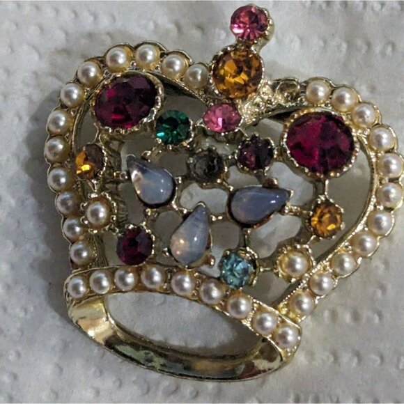 Vintage Brooch Rhinestone Crown 1960's with Multi Color Glass and Faux Pearls - Picture 3 of 5